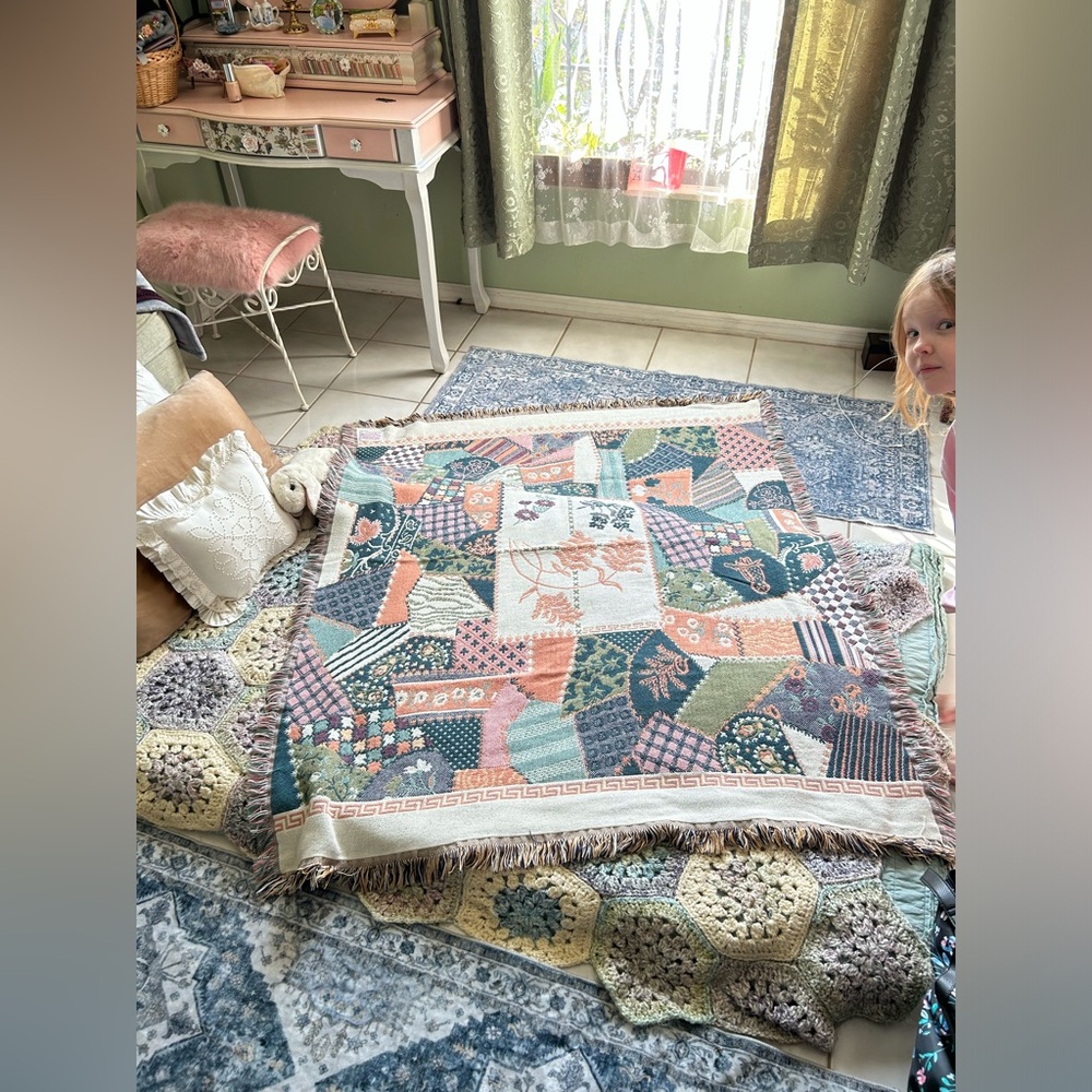 ❗️SOLD❗️Vintage Woven Throw Blanket